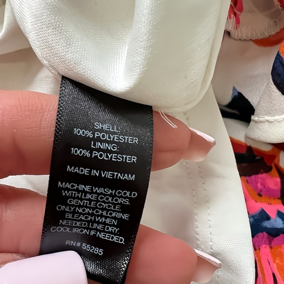 Express Fit-and-Flare A-Line Floral Halter Dress – Size 2
Soft & Silky - Picture 6 of 10